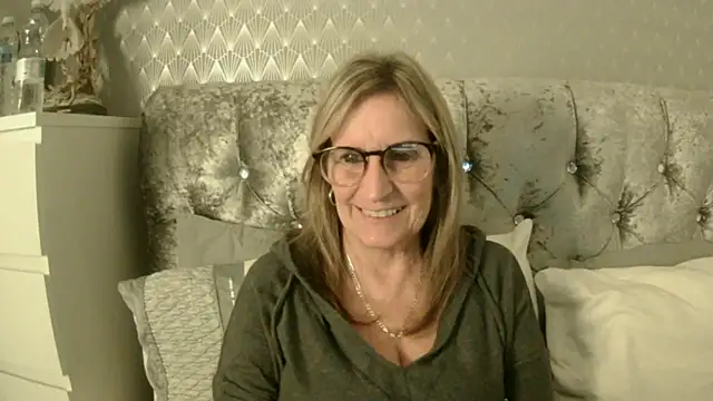 Additive Mature Linda online show from 10.03.25