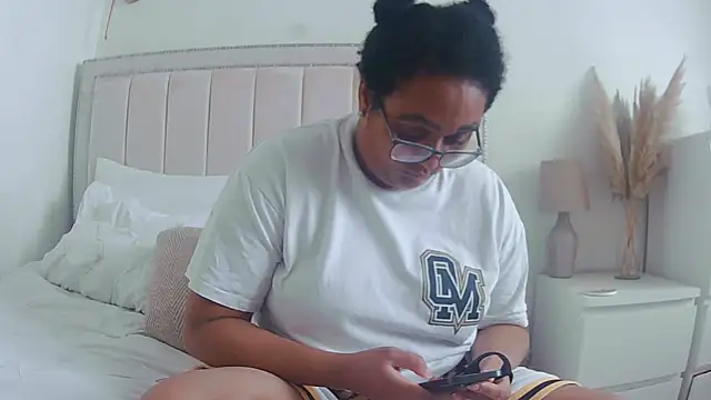 vanilla chocolate23 online show from 10.22.25