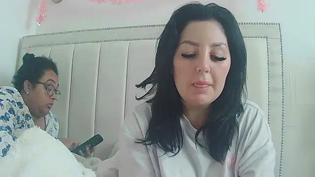 vanilla chocolate23 online show from 11.18.25