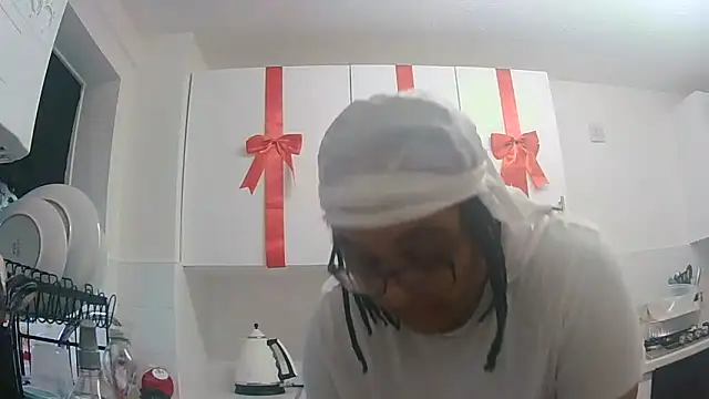 Snapshot of vanilla_chocolate23 chatting on 12.22.25 vanilla chocolate23 online show from 12.22.25