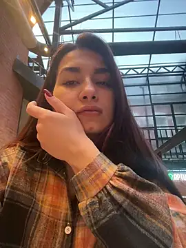 Swee Alicee online show from 05.12.26