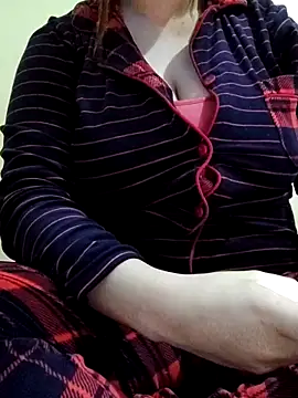 Snapshot of 3ahhd chatting on 03.07.25 3ahhd online show from 03.07.25