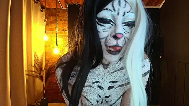 Snapshot of sahra_taylor_ chatting on 10.31.25 sahra taylor online show from 10.31.25