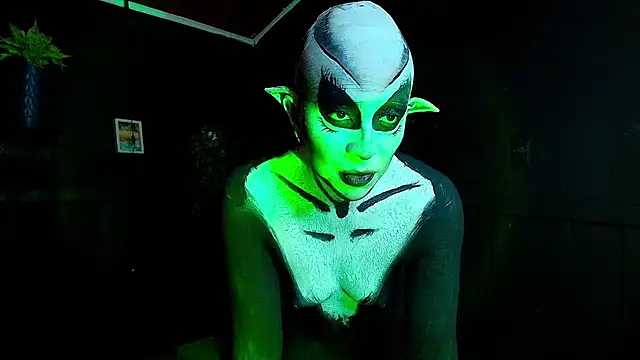 Snapshot of sahra_taylor_ chatting on 11.29.25 sahra taylor online show from 11.29.25