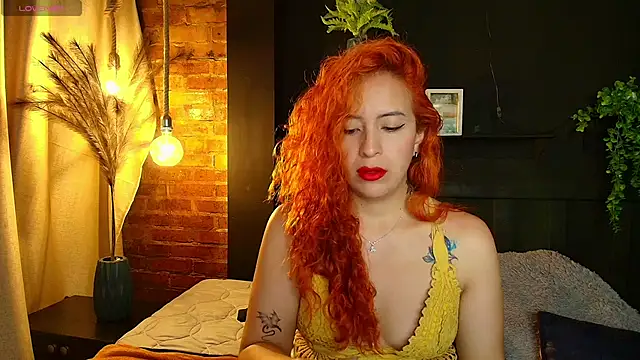 Snapshot of sahra_taylor_ chatting on 12.17.25 sahra taylor online show from 12.17.25