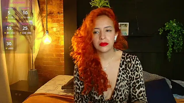 Snapshot of sahra_taylor_ chatting on 12.18.25 sahra taylor online show from 12.18.25