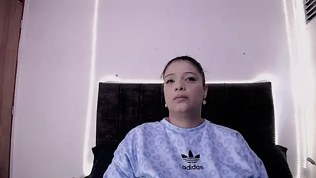 Nicol Love0 online show from 05.14.26