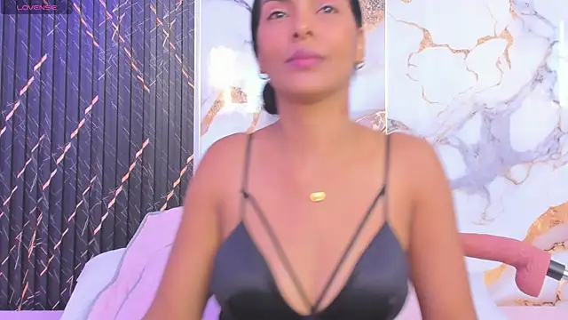 Snapshot of Alyson-a chatting on 11.22.25 Alyson-a online show from 11.22.25