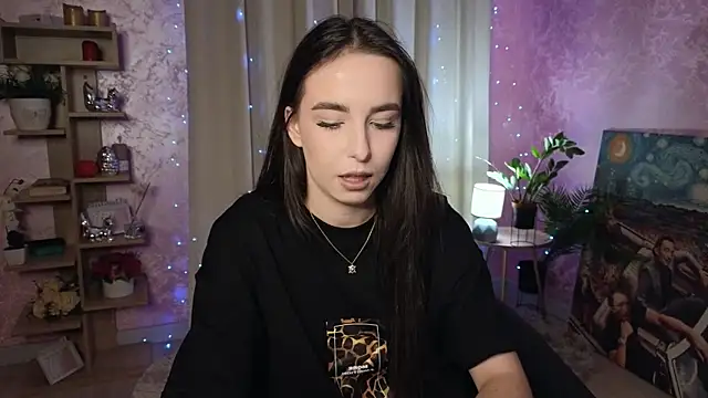 AuroraAksnesss online show from 12.15.24