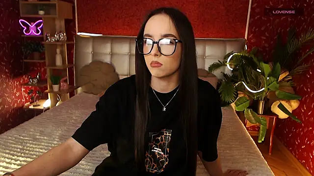 AuroraAksnesss online show from 02.05.25