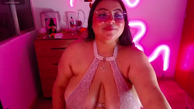 Snapshot of Rebeca_charme21 chatting on 12.26.24 Rebeca charme21 online show from 12.26.24