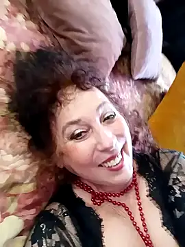 Snapshot of GypsyEsmeralda chatting on 01.04.25 GypsyEsmeralda online show from 01.04.25