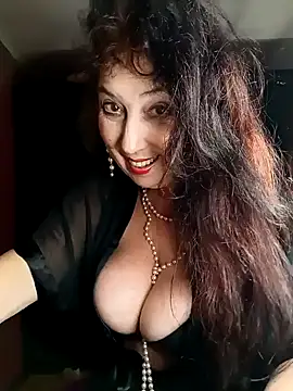 Snapshot of GypsyEsmeralda chatting on 01.04.25 GypsyEsmeralda online show from 01.04.25