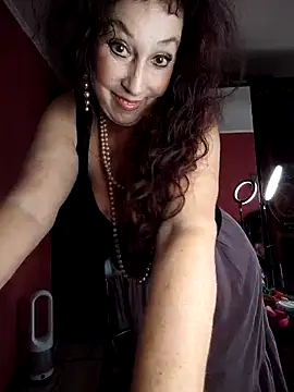Snapshot of GypsyEsmeralda chatting on 09.18.25 GypsyEsmeralda online show from 09.18.25