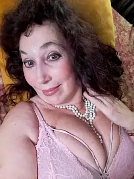 Snapshot of GypsyEsmeralda chatting on 10.19.25 GypsyEsmeralda online show from 10.19.25