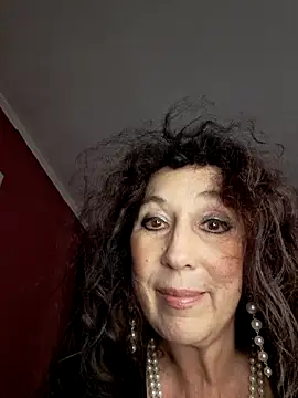 Snapshot of GypsyEsmeralda chatting on 11.03.25 GypsyEsmeralda online show from 11.03.25