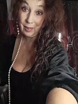 Snapshot of GypsyEsmeralda chatting on 11.30.25 GypsyEsmeralda online show from 11.30.25