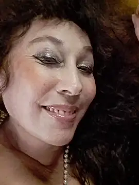 Snapshot of GypsyEsmeralda chatting on 12.01.25 GypsyEsmeralda online show from 12.01.25