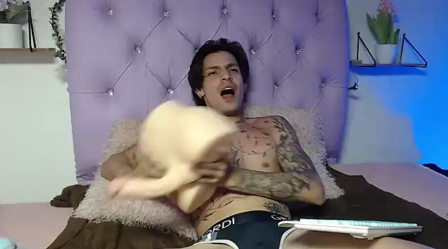 Apolo Hidalgo01 online show from 02.18.25