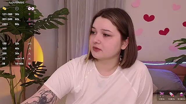 Snapshot of Alice_Walters chatting on 02.04.25 Alice Walters online show from 02.04.25