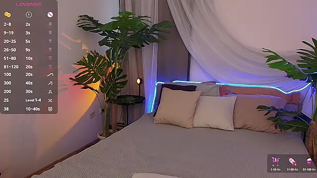 Snapshot of Alice_Walters chatting on 10.22.25 Alice Walters online show from 10.22.25