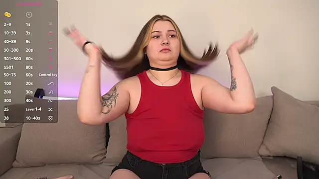 Snapshot of Alice_Walters chatting on 11.04.25 Alice Walters online show from 11.04.25