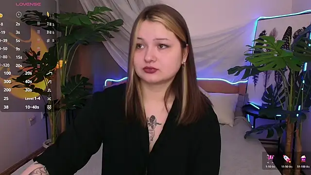 Snapshot of Alice_Walters chatting on 12.05.25 Alice Walters online show from 12.05.25