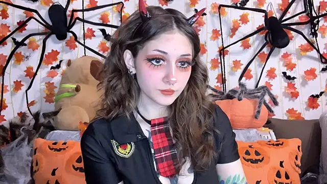 Snapshot of _Devill_Baby chatting on 10.03.25 Devill Baby online show from 10.03.25