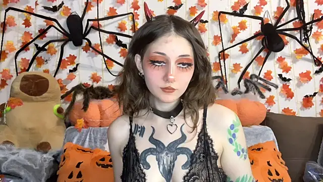 Snapshot of _Devill_Baby chatting on 10.05.25 Devill Baby online show from 10.05.25