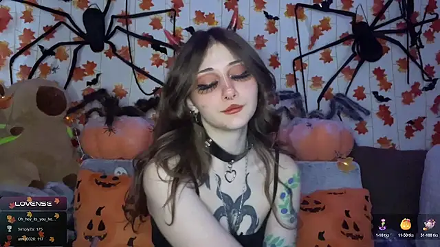 Snapshot of _Devill_Baby chatting on 10.18.25 Devill Baby online show from 10.18.25