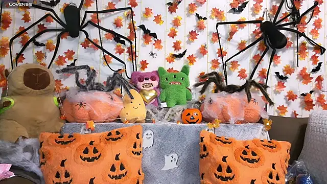 Snapshot of _Devill_Baby chatting on 10.29.25 Devill Baby online show from 10.29.25