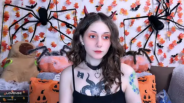 Snapshot of _Devill_Baby chatting on 11.07.25 Devill Baby online show from 11.07.25