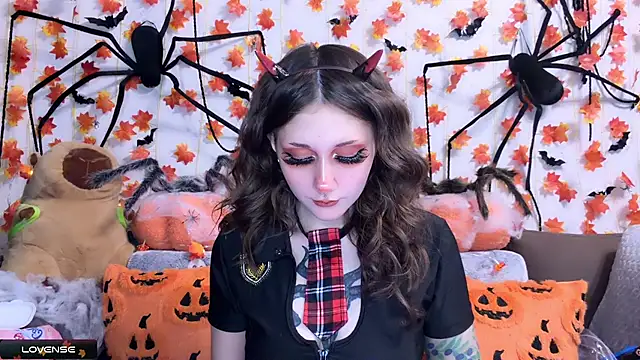 Snapshot of _Devill_Baby chatting on 11.08.25 Devill Baby online show from 11.08.25