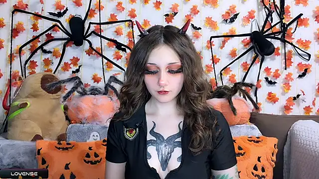 Snapshot of _Devill_Baby chatting on 11.21.25 Devill Baby online show from 11.21.25