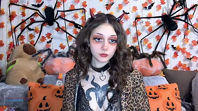 Snapshot of _Devill_Baby chatting on 11.28.25 Devill Baby online show from 11.28.25