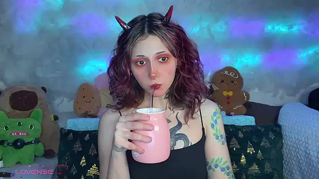 Snapshot of _Devill_Baby chatting on 02.02.26 Devill Baby online show from 02.02.26