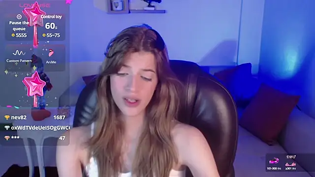 Snapshot of Nora_Vennucci chatting on 12.26.24 Nora Vennucci online show from 12.26.24