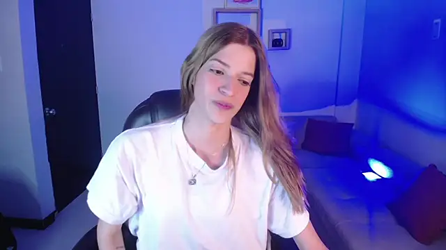 Snapshot of Nora_Vennucci chatting on 12.31.24 Nora Vennucci online show from 12.31.24