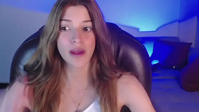 Snapshot of Nora_Vennucci chatting on 12.31.24 Nora Vennucci online show from 12.31.24