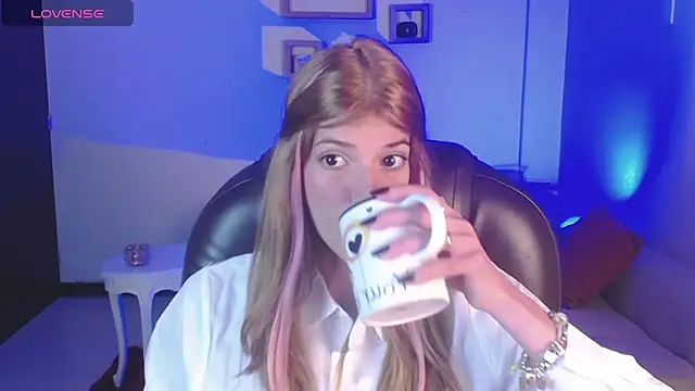 Snapshot of Nora_Vennucci chatting on 01.06.25 Nora Vennucci online show from 01.06.25