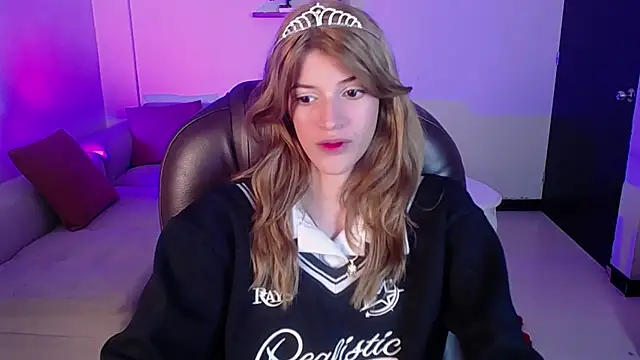 Snapshot of Nora_Vennucci chatting on 01.20.25 Nora Vennucci online show from 01.20.25