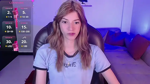 Snapshot of Nora_Vennucci chatting on 01.23.25 Nora Vennucci online show from 01.23.25