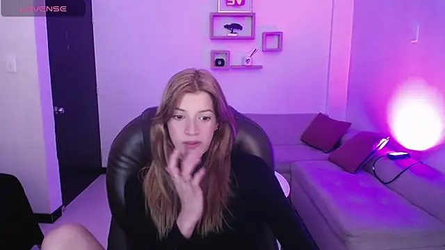 Snapshot of Nora_Vennucci chatting on 01.29.25 Nora Vennucci online show from 01.29.25