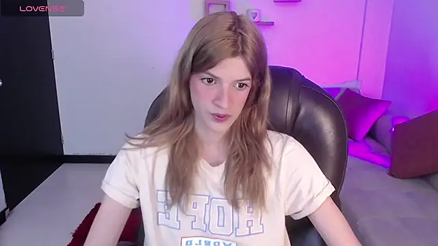 Snapshot of Nora_Vennucci chatting on 02.02.25 Nora Vennucci online show from 02.02.25