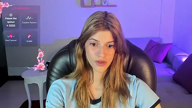 Snapshot of Nora_Vennucci chatting on 02.08.25 Nora Vennucci online show from 02.08.25