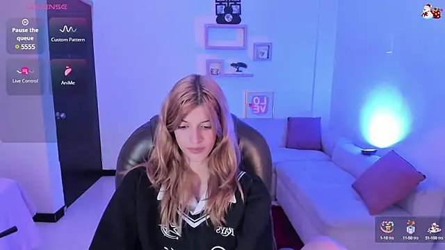 Snapshot of Nora_Vennucci chatting on 02.21.25 Nora Vennucci online show from 02.21.25