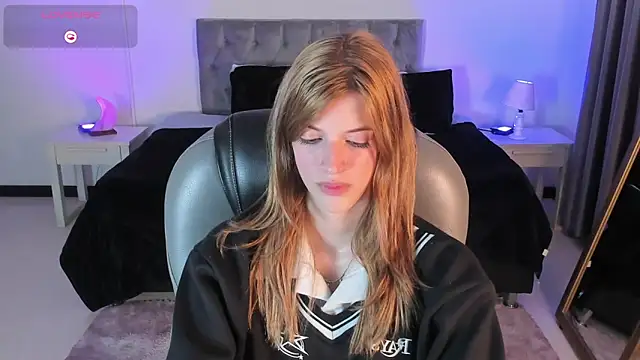 Snapshot of Nora_Vennucci chatting on 03.01.25 Nora Vennucci online show from 03.01.25