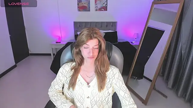 Snapshot of Nora_Vennucci chatting on 03.15.25 Nora Vennucci online show from 03.15.25