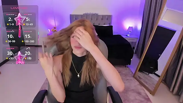 Snapshot of Nora_Vennucci chatting on 03.22.25 Nora Vennucci online show from 03.22.25