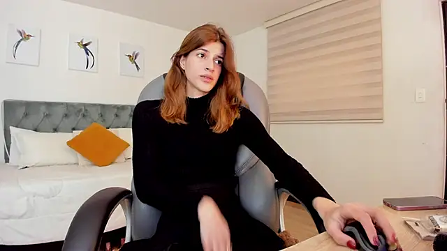 Snapshot of Nora_Vennucci chatting on 09.09.25 Nora Vennucci online show from 09.09.25